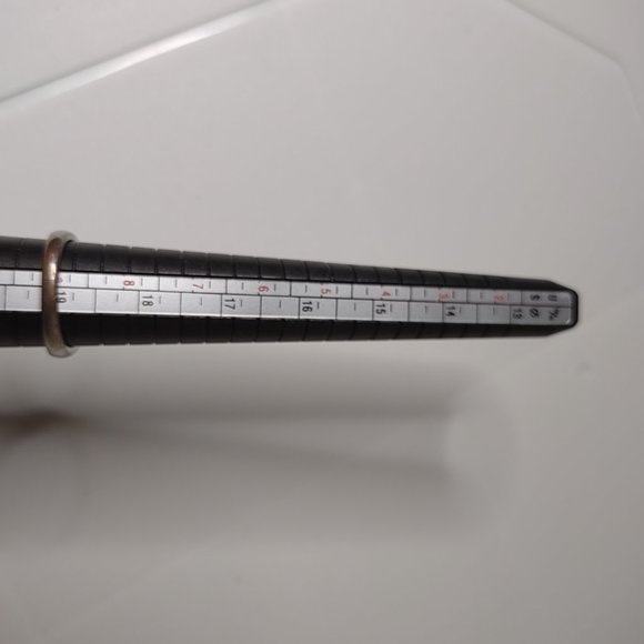 Silver Tone And Black Oval Shaped Ring Size 9 - Picture 11 of 11